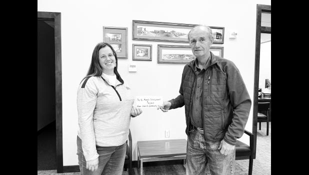 Ashley Geigle, Murdo Economic Development Director, and Jim Butt of the Jones County Community Foundation. Courtesy Photo